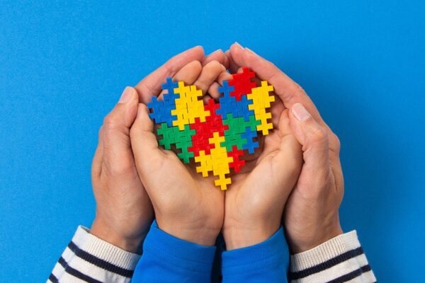 Fundación Traki - 4 consejos para sensibilizar a la población por el Día Internacional del Síndrome de Asperger - FOTO