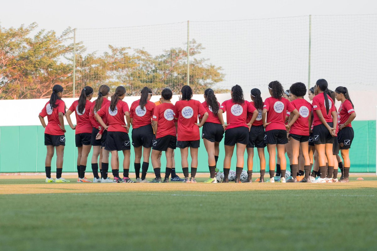 Vinotinto femenina