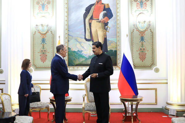 Maduro recibió al canciller ruso Lavrov en Miraflores Maduro recibió al canciller ruso Lavrov en Miraflores
