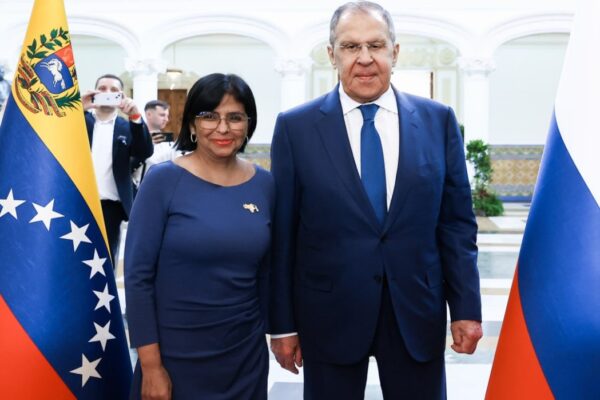 Vicepresidenta Delcy Rodríguez recibe al canciller ruso Serguéi Lavrov en la Casa Amarilla