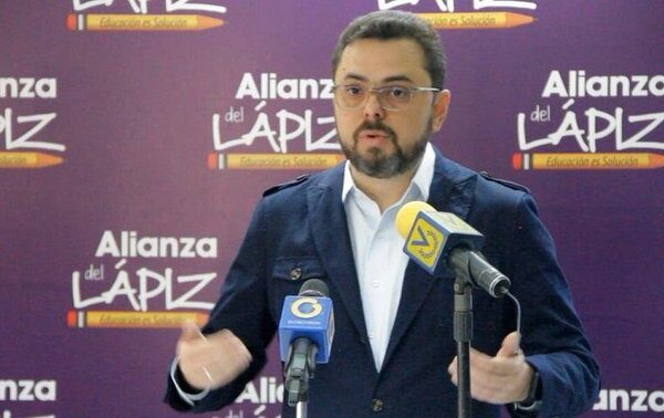 Antonio Ecarri formalizó su inscripción ante el Consejo Nacional Electoral