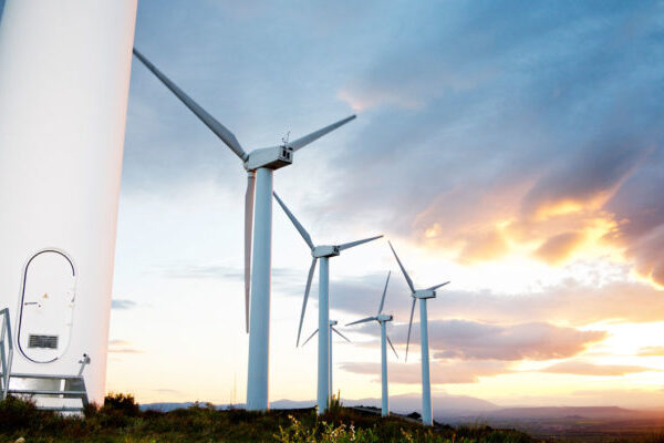 Aramco y ExxonMobil cuestionan estrategia de transición hacia energías limpias