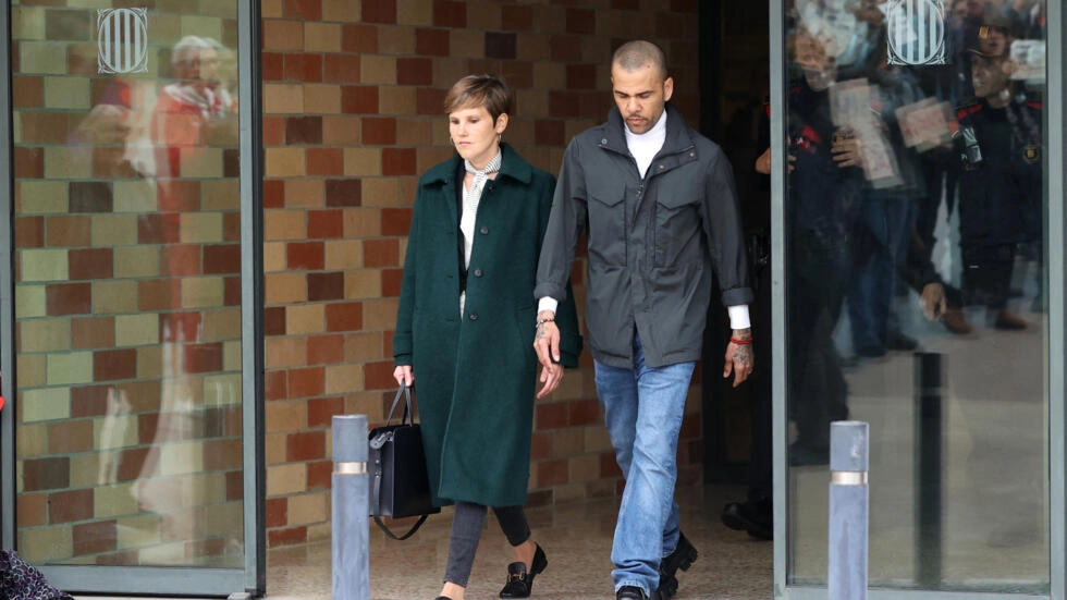 Dani Alves sale de prisión tras pagar fianza de un millón de euros