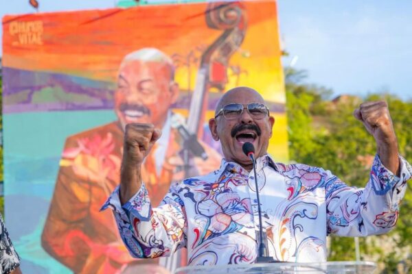 Develan mural en honor a Oscar D’León en Puerto La Cruz