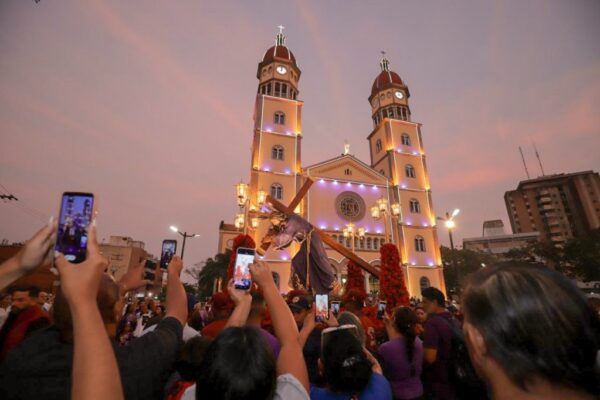 Devotos del Nazareno acompañaron procesión en Maturín