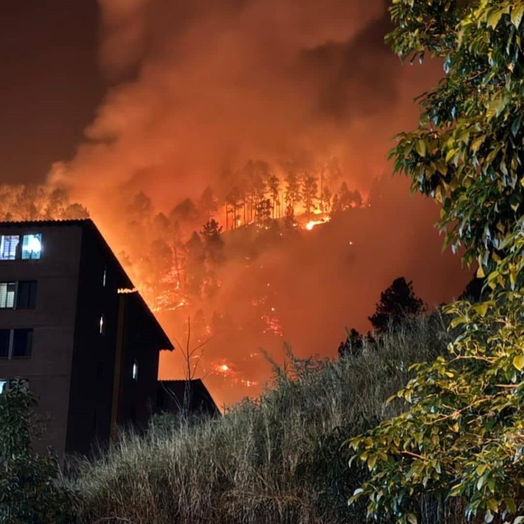 Extinguen incendios forestales en cuarto municipios del estado Mérida