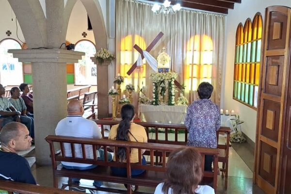 Feligreses de Nueva Esparta visitaron los 7 templos