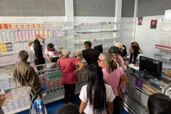 Inauguran farmacia que ofrece medicinas para tratamientos oncológicos