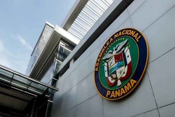 Josi Fares: “Hay que anular los privilegios que por años han gozado los diputados” Josi Fares; Hay que anular los privilegios que por años han gozado los diputados - Panamá - FOTO