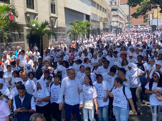 Leocenis García oficializó su candidatura presidencial ante el CNE