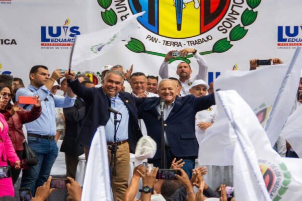 Luis Eduardo Martínez oficializará su candidatura presidencial ante el CNE este jueves