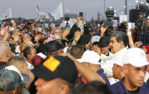Maduro se congregó con pastores y pastoras cristianas en Puerto Cabello