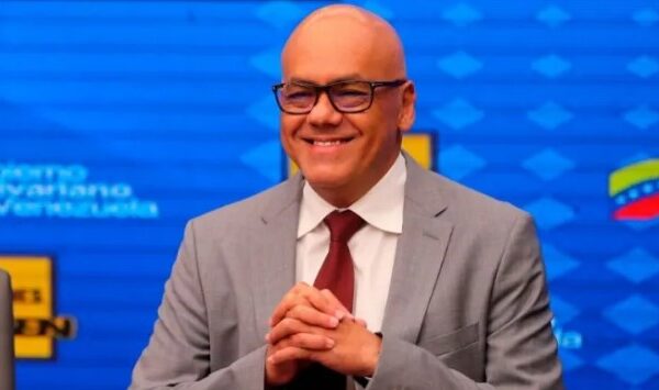 'Métanse sus opiniones por donde les quepan'