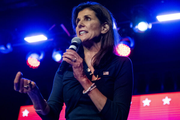 Nikki Haley se rinde, allanando el camino a Trump