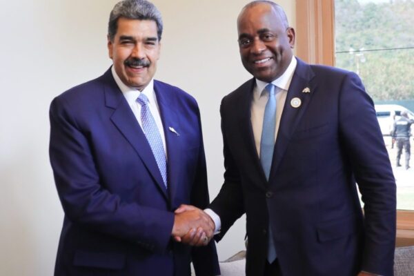 Presidente Maduro sostiene encuentro con el primer ministro de Dominica