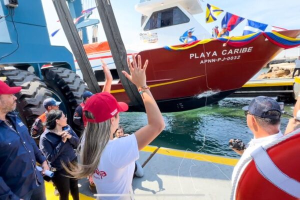 Realizaron botadura al mar de dos nuevas embarcaciones TAP en Sucre
