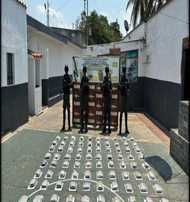 Recuperan 40 panelas de marihuana en playas de Sucre