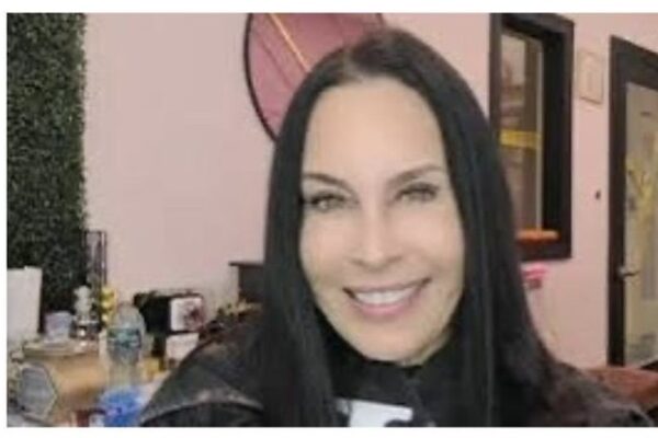 Tarek William Saab confirma la orden de captura contra la actriz Marian Valero Tarek William Saab confirma la orden de captura contra la actriz Marian Valero