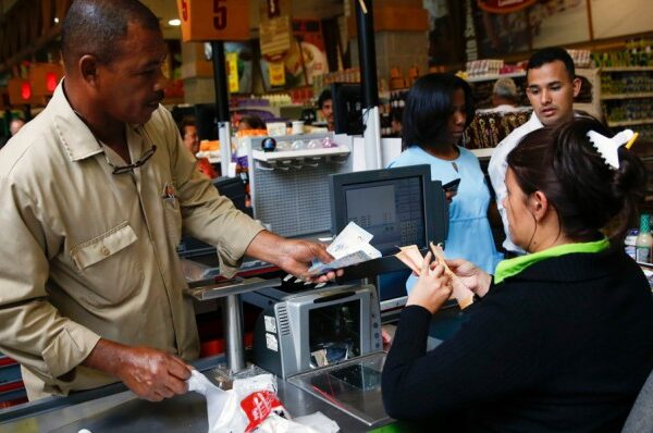 Venezuela registró una deflación de 0,5% en febrero, según el OVF