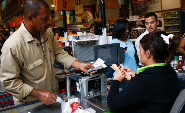 Venezuela registró una deflación de 0,5% en febrero, según el OVF