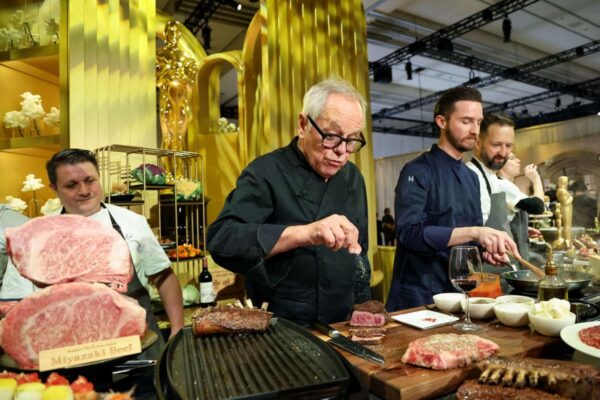 Y en los Oscar, ¿qué se cena? Jamón ibérico de bellota, macarrones con queso, 37 postres y un menú cocinado por 120 chefs | Gastronomía: recetas, restaurantes y bebidas EL PAÍS