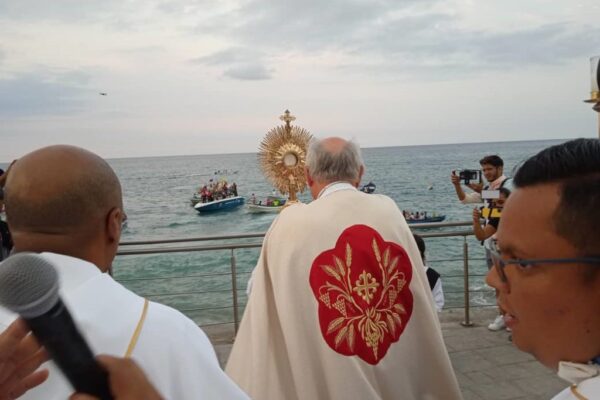 Bendición del Mar reunió a guaireños en Catia la Mar