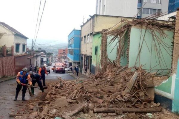 Colapsó estructura por fuertes lluvias en San Cristóbal