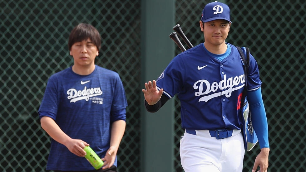 El traductor del astro del béisbol Ohtani es acusado de robarle 16 millones de dólares