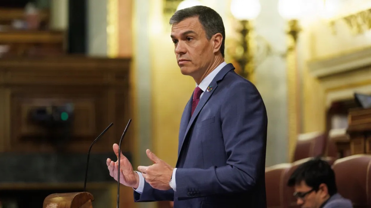 Pedro Sánchez evalúa renunciar por acusaciones contra su esposa
