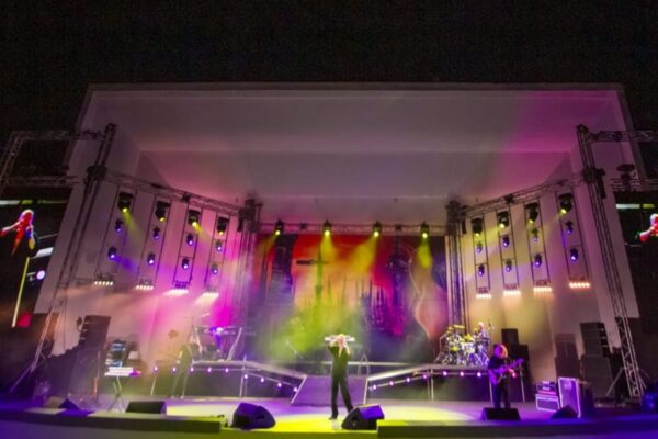 Saga ofreció un show impecable ante una repleta Concha Acústica de Bello Monte