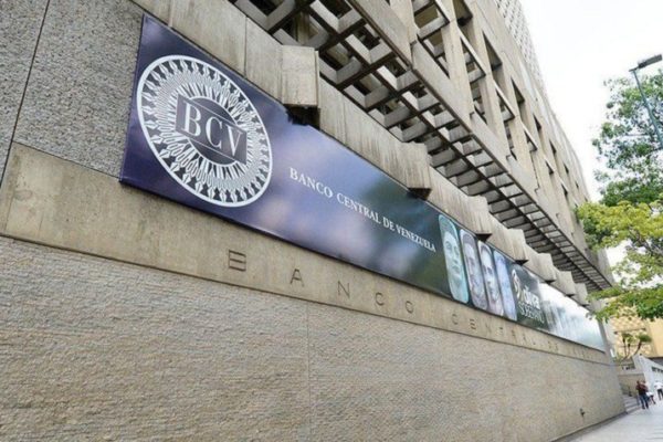 Así cerró el dólar en Venezuela este 24 de mayo de 2024