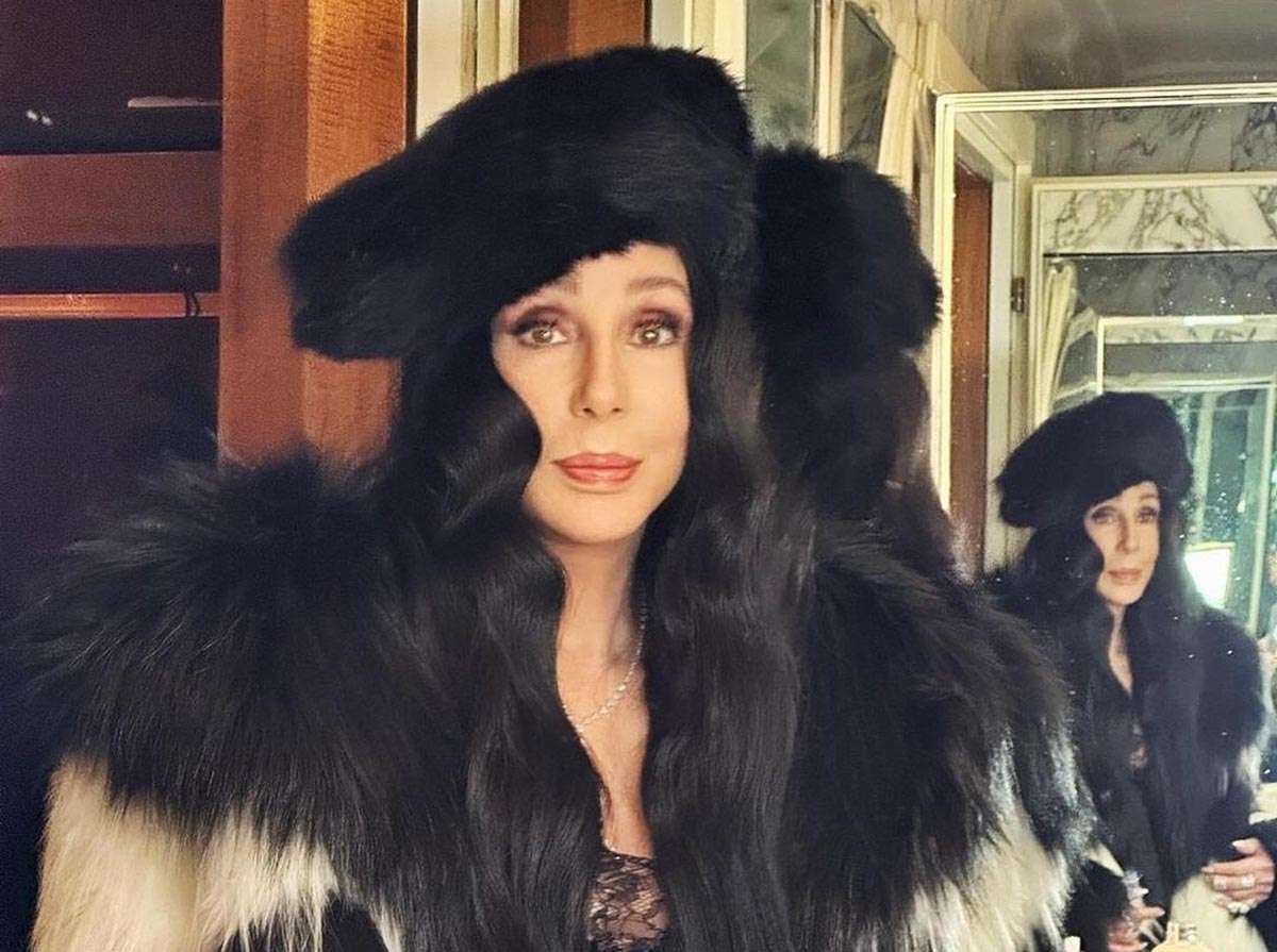 Cher sale con hombres jóvenes porque son "únicos y audaces”