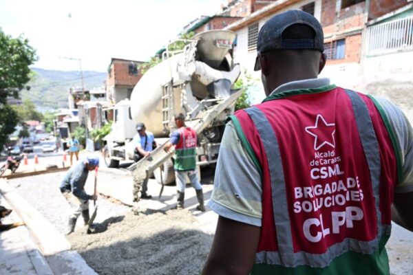 Continúan trabajos de rehabilitación de avenida principal en El Valle