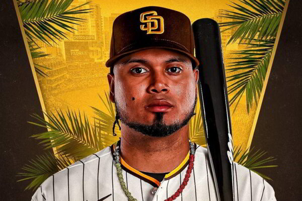 Luis Arráez - Es recibido por San Diego