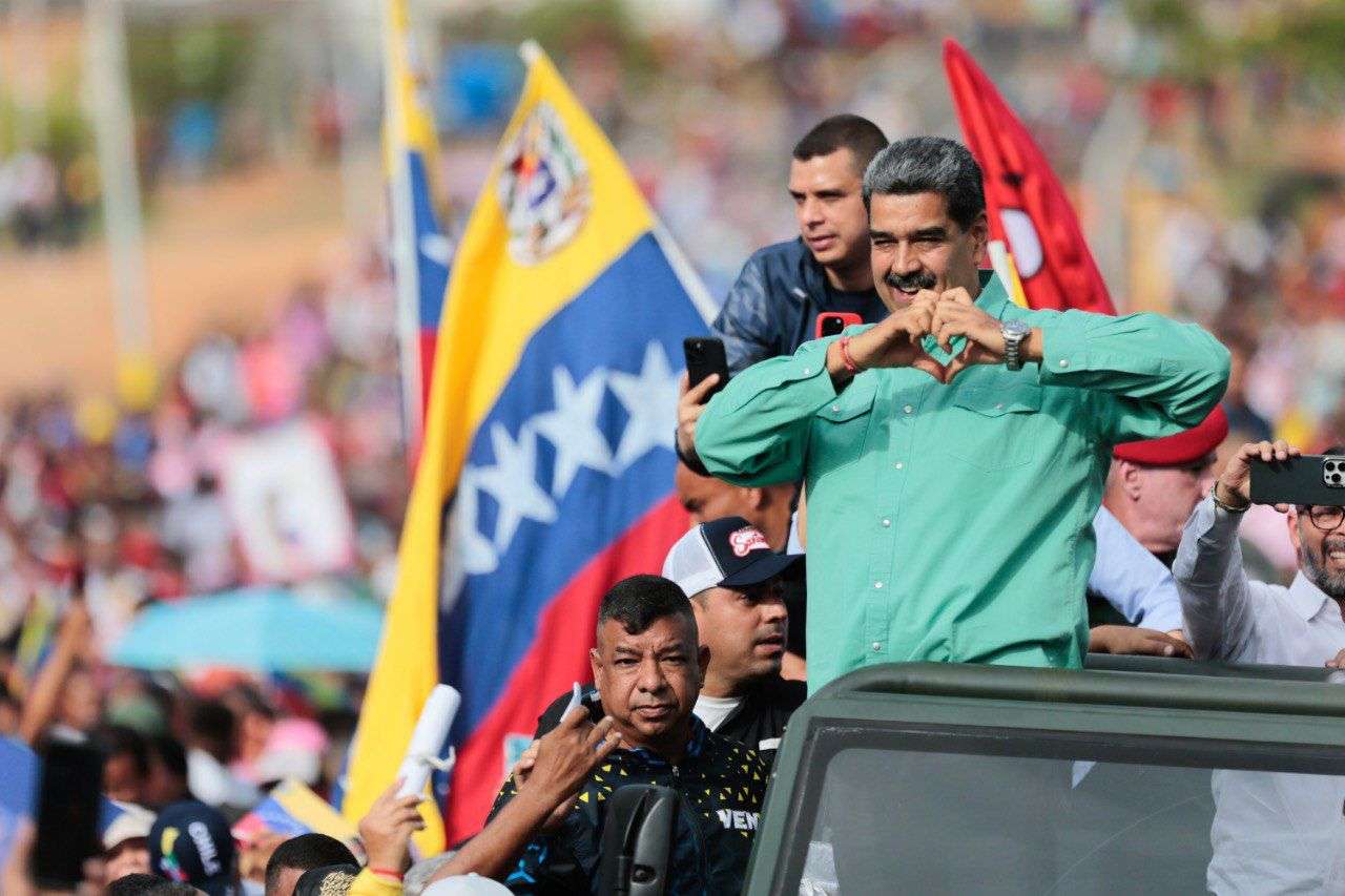 Maduro anuncia simulacro del 1x10 para el 9 de junio