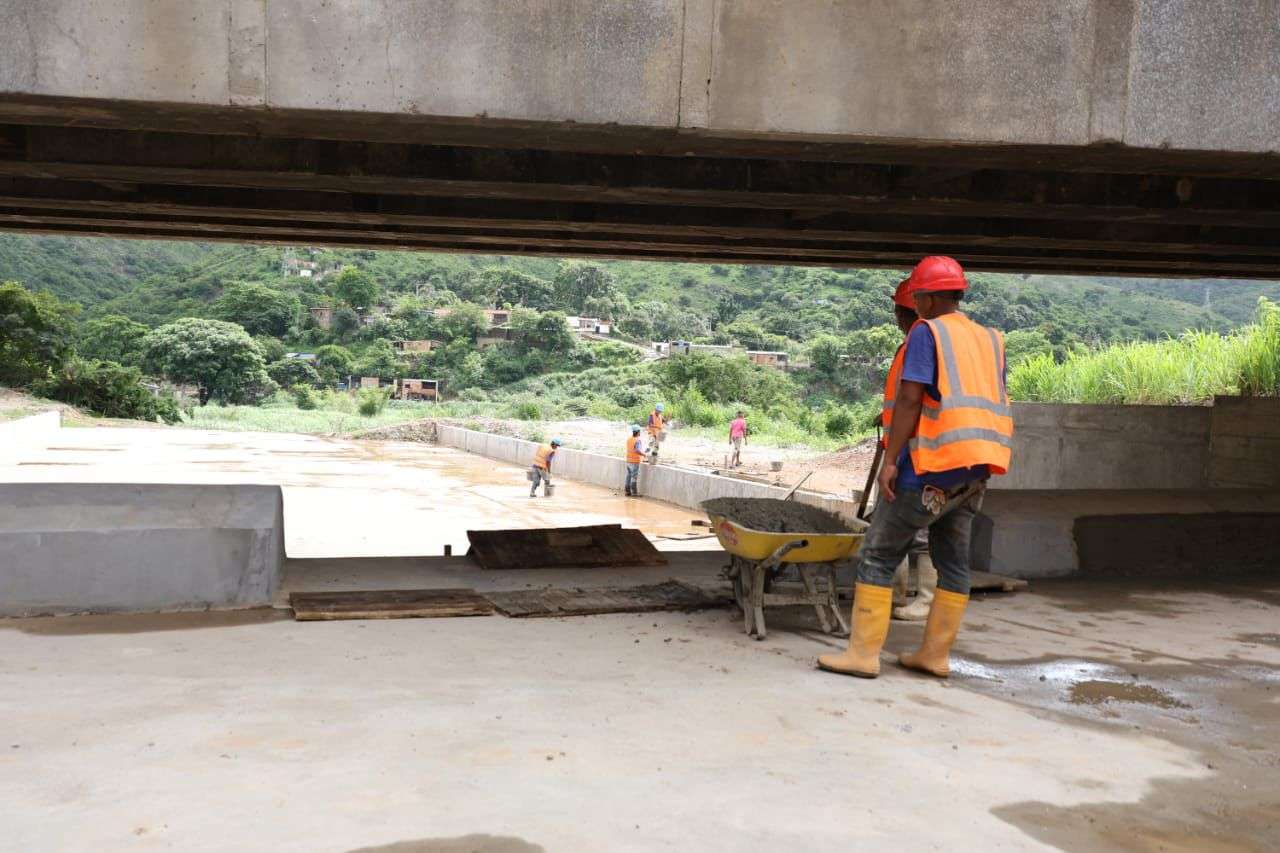 80% registra construcción del canal de descarga en el embalse de Zuata