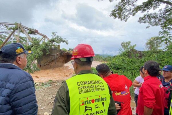 Activan equipos para atender emergencia en la vía Barinas - Táchira