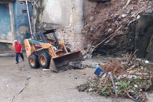Alcaldía de Caracas permanece activa atendiendo afectaciones por lluvias