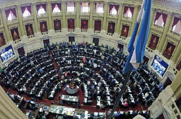 Congreso aprueba polémica Ley de Bases en Argentina