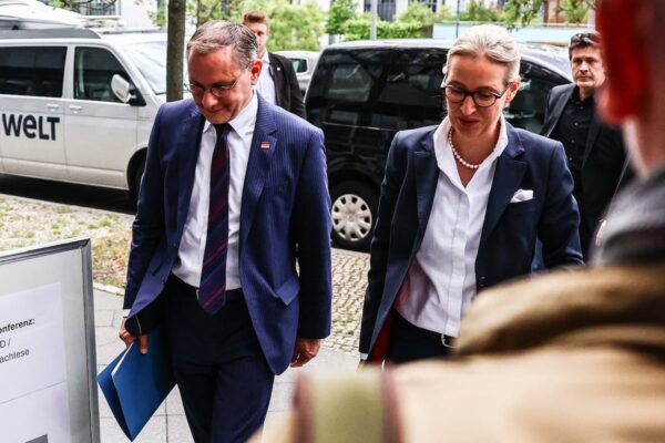 El partido alemán AfD quiere fundar un tercer grupo ultra en Bruselas con la formación de Alvise Pérez | Internacional EL PAÍS