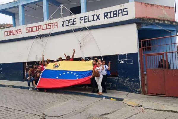 En Antímano repararon escaleras y caminerías