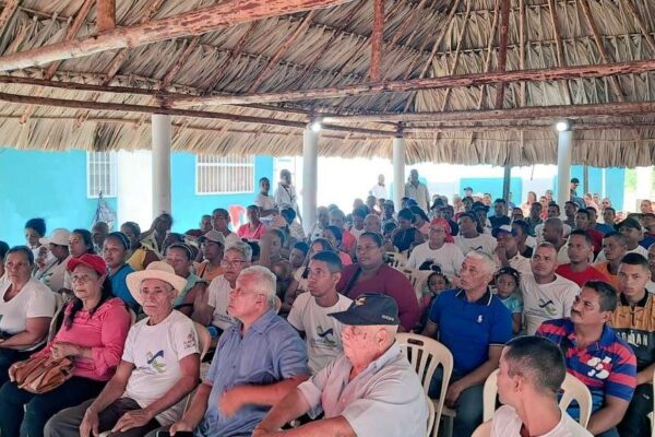Gobierno desarrolla plan para el desarrollo de la industria cacaotera