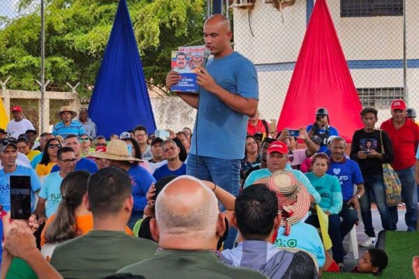 Héctor Rodríguez llamó al voluntariado de Futuro a defender la paz el 28J 