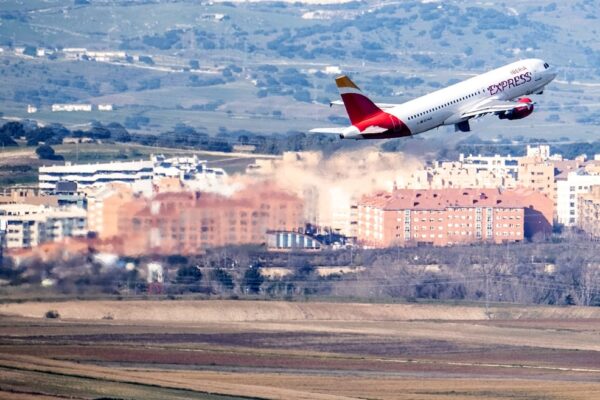 Iberia pide flexibilidad a los pilotos a cambio de más aviones para aguantar el pulso a Ryanair | Empresas Cinco Días