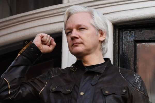 Julian Assange queda en libertad, tras llegar a un acuerdo con EEUU Julian Assange queda en libertad, tras llegar a un acuerdo con EEUU