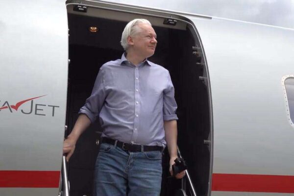 Maduro aplaude liberación de Julian Assange