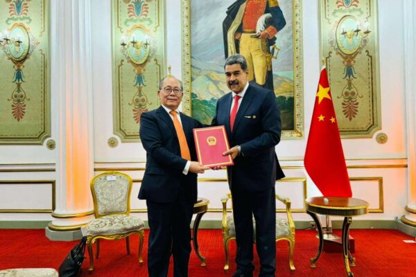 Maduro se reúne con representante de China para América Latina, Qiu Xiaoqi