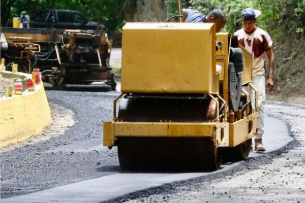 Más de 7 mil toneladas de asfalto colocan en Ocumare de la costa Más de 7 mil toneladas de asfalto colocan en Ocumare de la costa