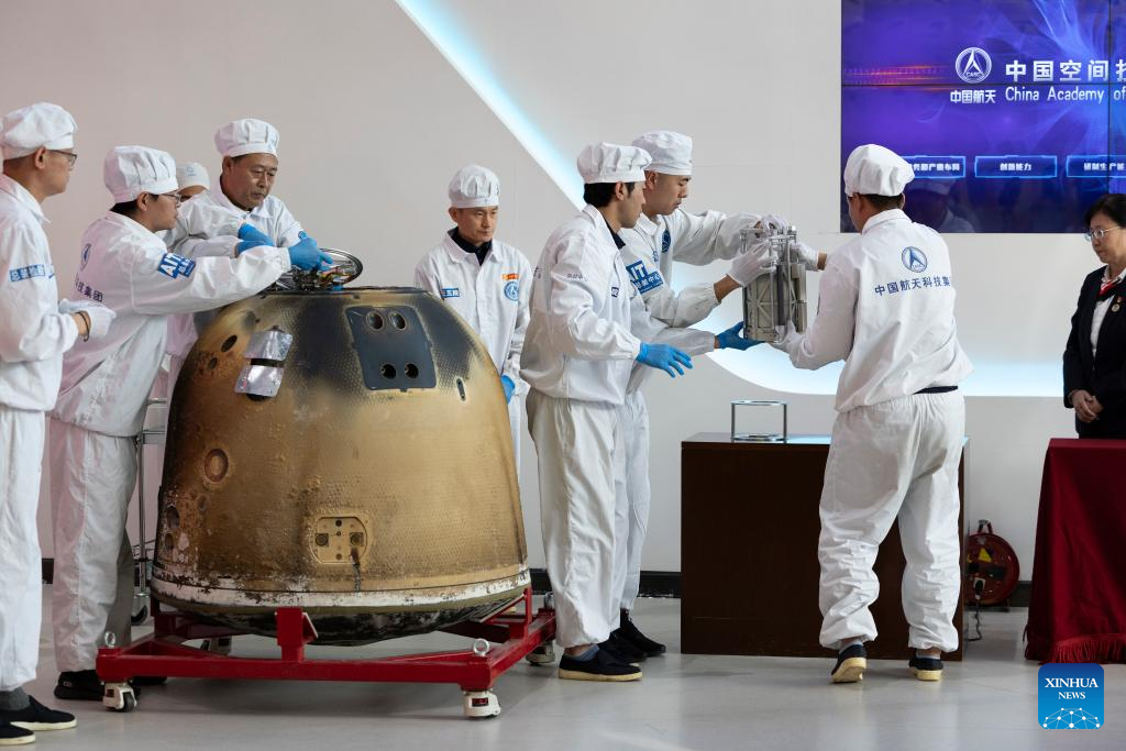 Misión china recoge 1.935,3 gramos de muestras de cara oculta de la Luna