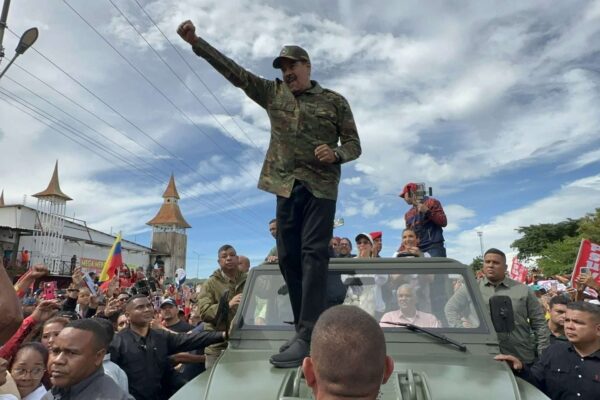Multitud se aglomeró en Carabobo para saludar a Maduro Multitud se aglomeró en Carabobo para saludar a Maduro